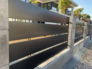 Oryginalne, nowoczesne ogrodzenie aluminiowe